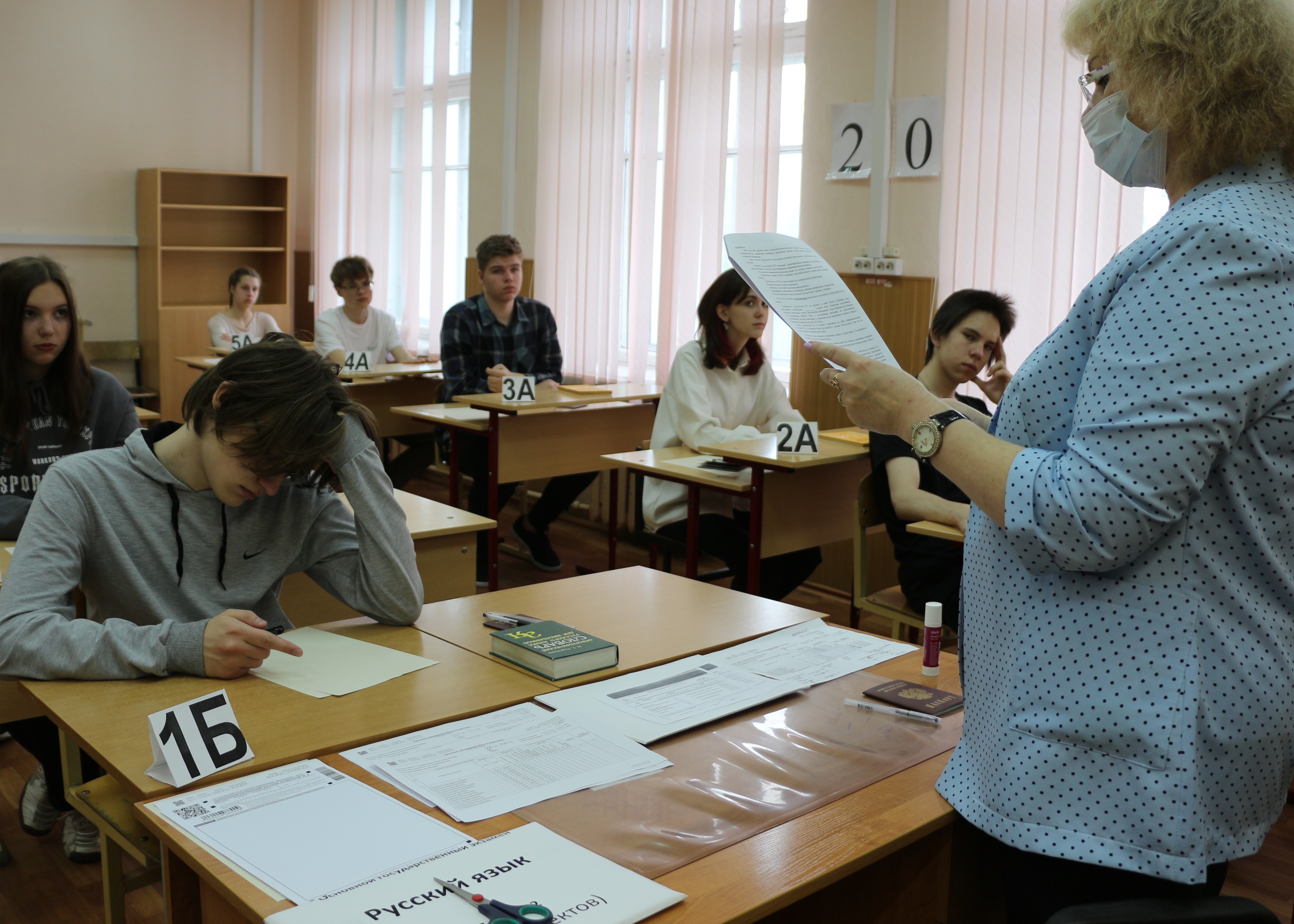 Девятиклассники сдали экзамен по русскому языку в резервный день в штатном режиме